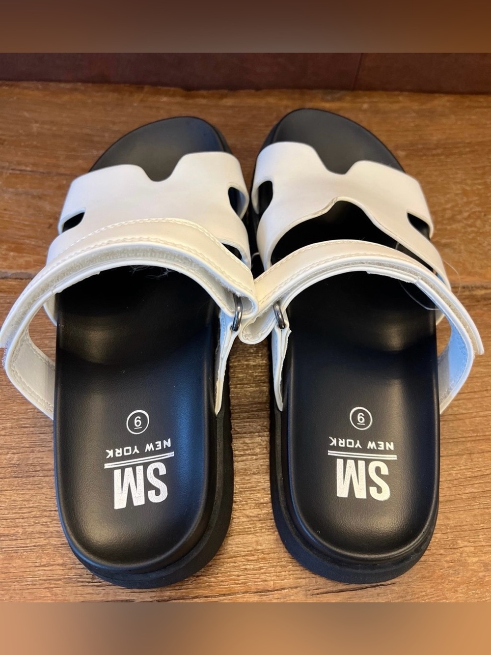 SM New York Women Black Footbed White Upper Slide Sandals New - Picture 2 of 5